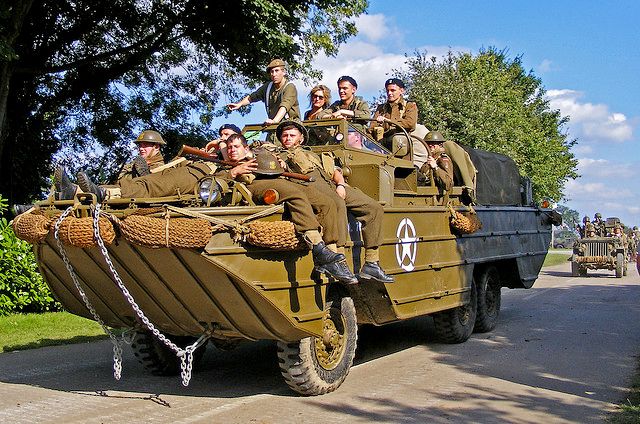 D-DAY.GMC DUKW-353 2.5-Ton 6x6 Amphibious Lorry,with A WW2 Reenactment